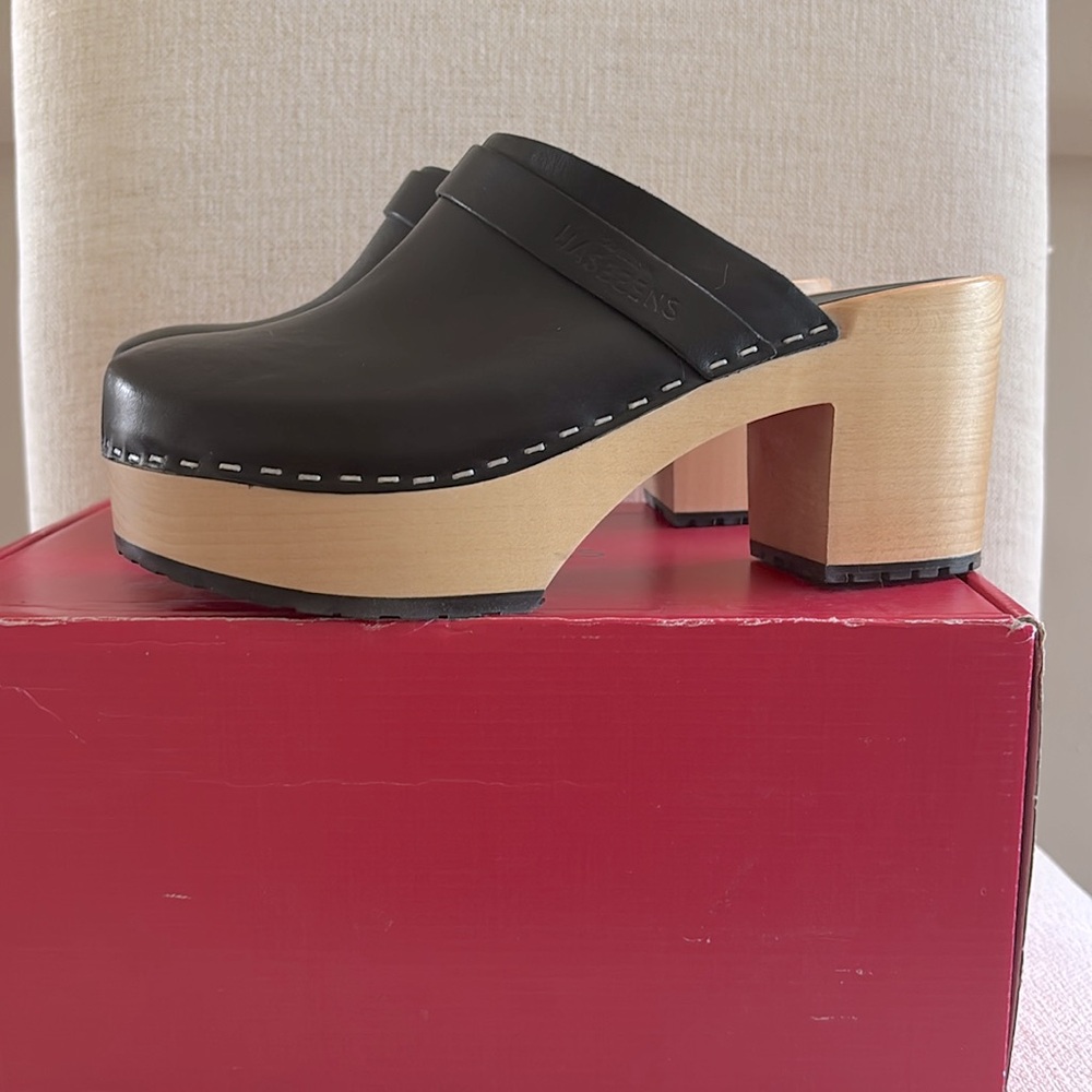 Swedish Hasbeens Clogs. The original. Black. Size 39. New With All Packaging.